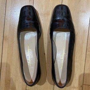 Alligator print Salvatore Ferragamo flats size 6 excellent condition